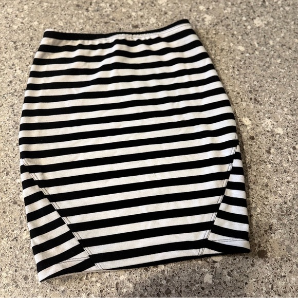 Forever 21 Striped Mini Skirt Set of 2 - Size S - Picture 4 of 8